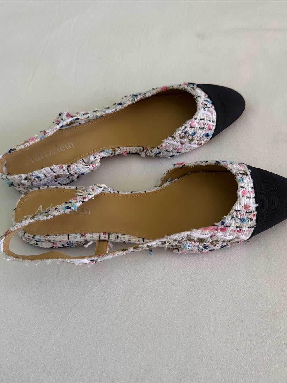 NWOT Adrizzlein shoes size 9.5. Super cute non leather shoes w/white cloth print